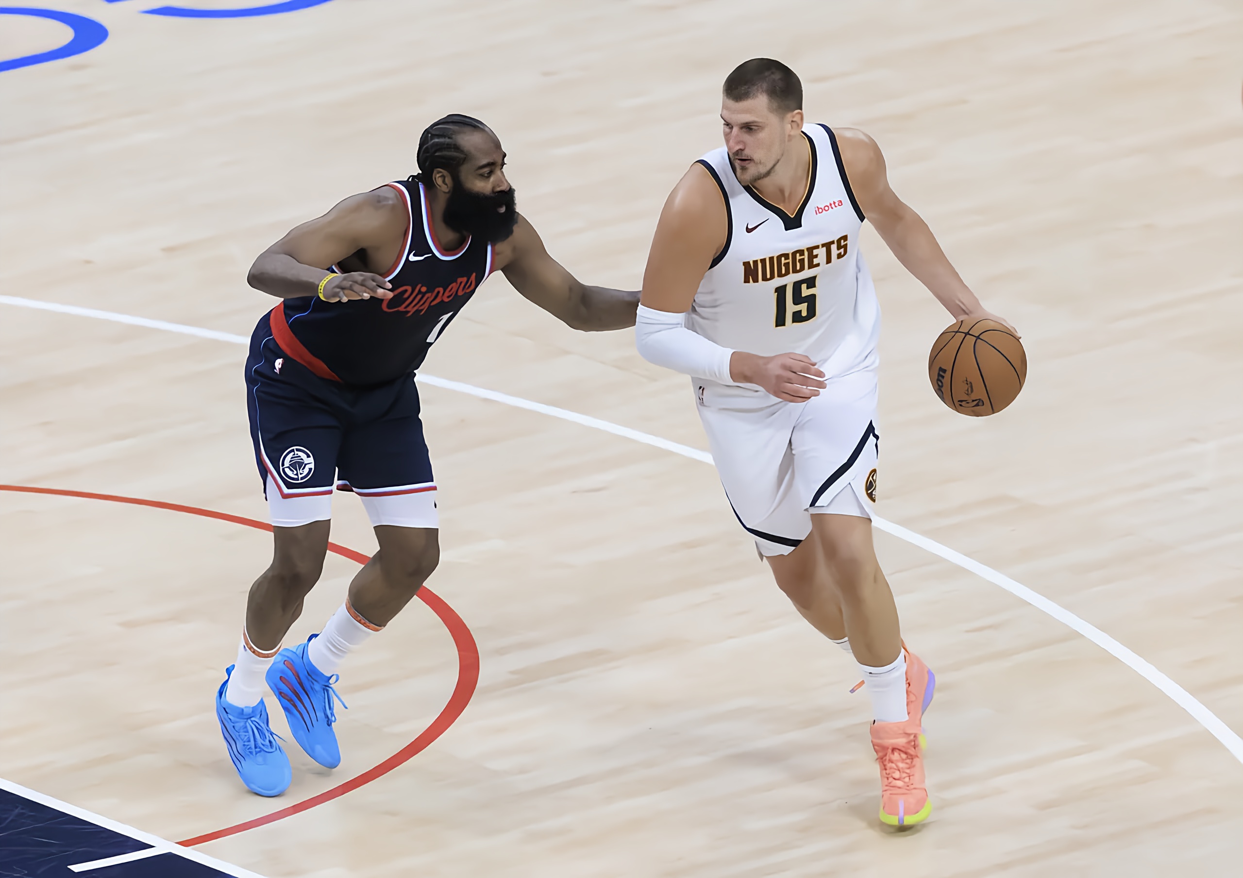 布鲁克林篮网迎NBA季后赛关键赛，转会期临场应变，球迷炸锅，控场能力受关注的简单介绍